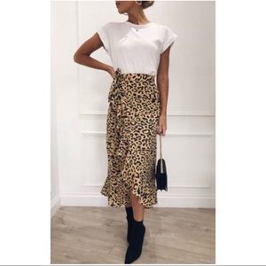 NWOT LEOPARD RUFFLE SKIRT